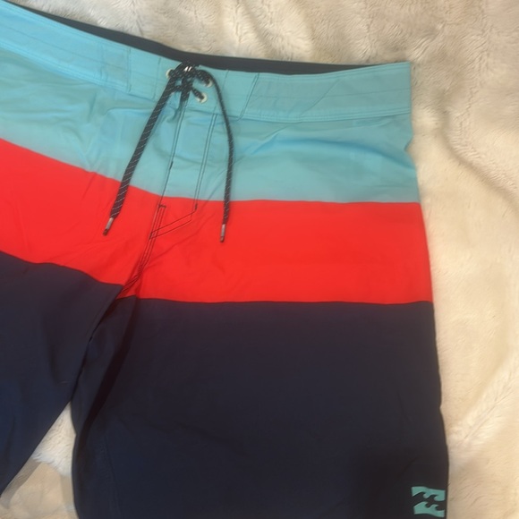 Nwot. Men’s Billabong swim trunks - Picture 8 of 9